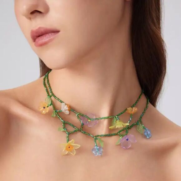 Anthropologie Jewelry - Bohemian flower necklace A375